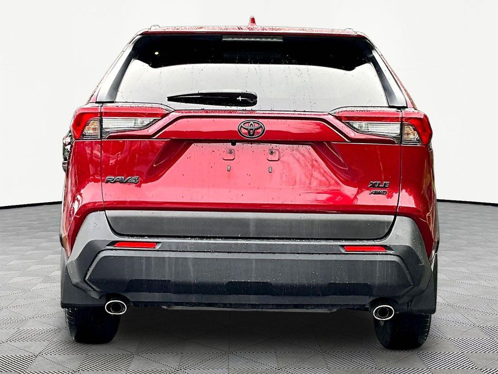 صورة 5 لـ 2021 Toyota RAV4 XLE