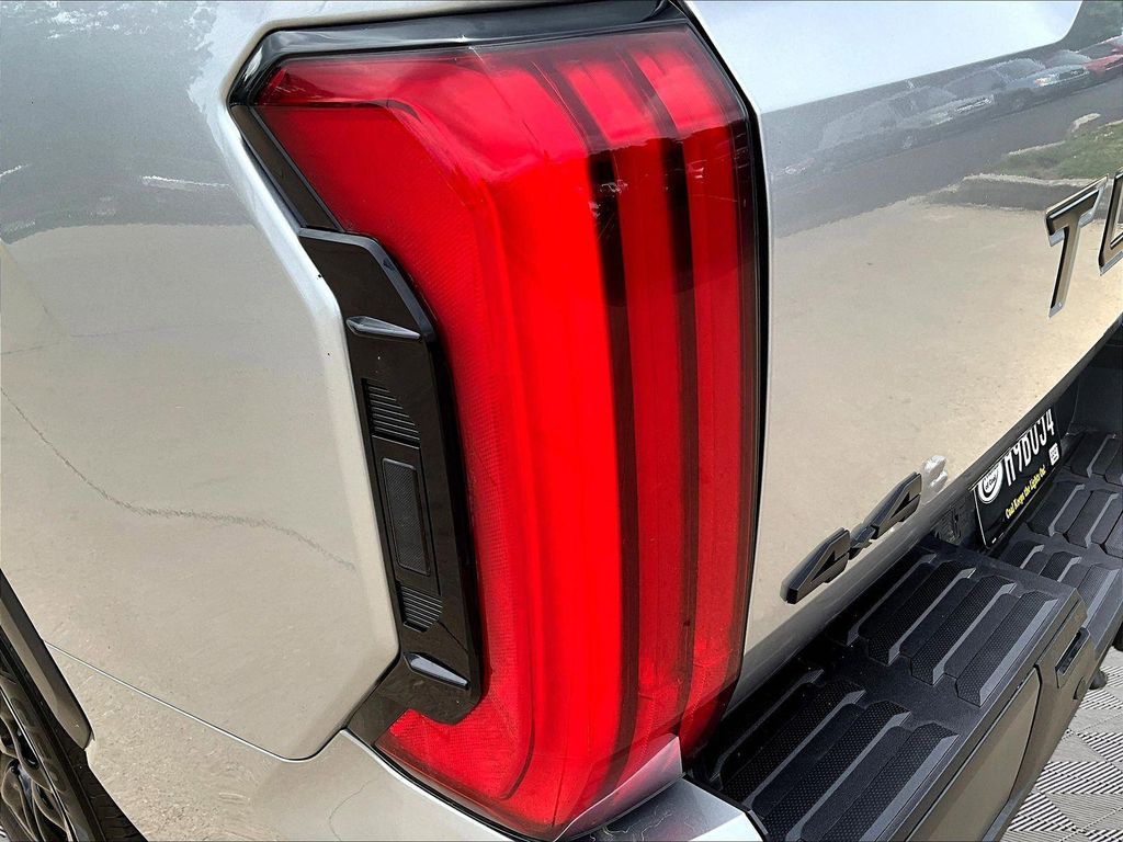 2024 Toyota TUNDRA LIMITED — миниатюра 24