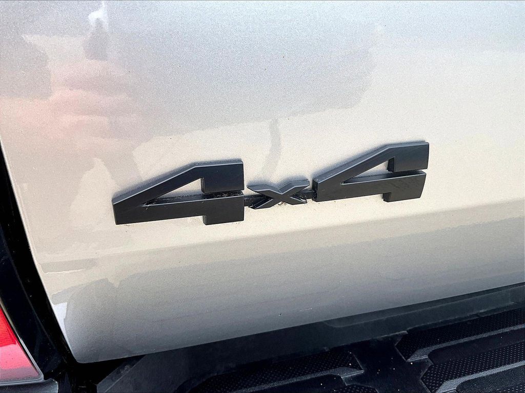 2024 Toyota TUNDRA LIMITED — миниатюра 25
