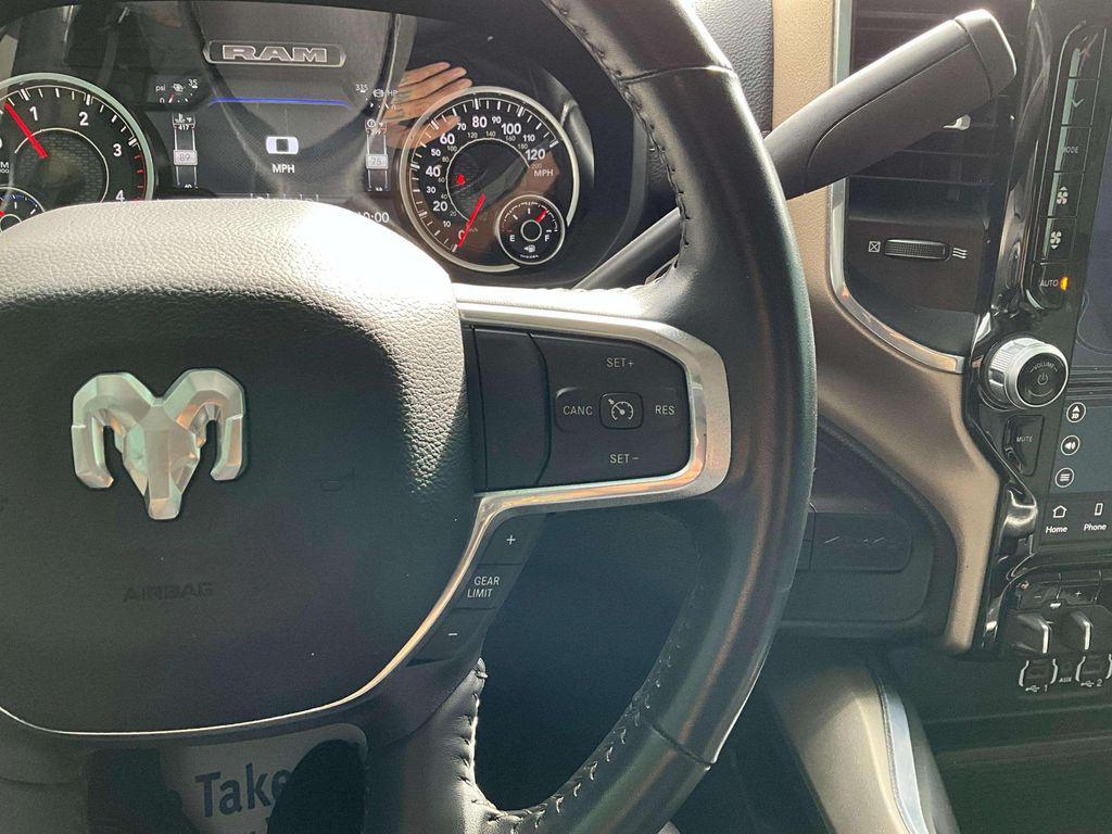 2023 RAM 3500 LARAMIE CREW CAB 4X4 6'4' BOX — миниатюра 11