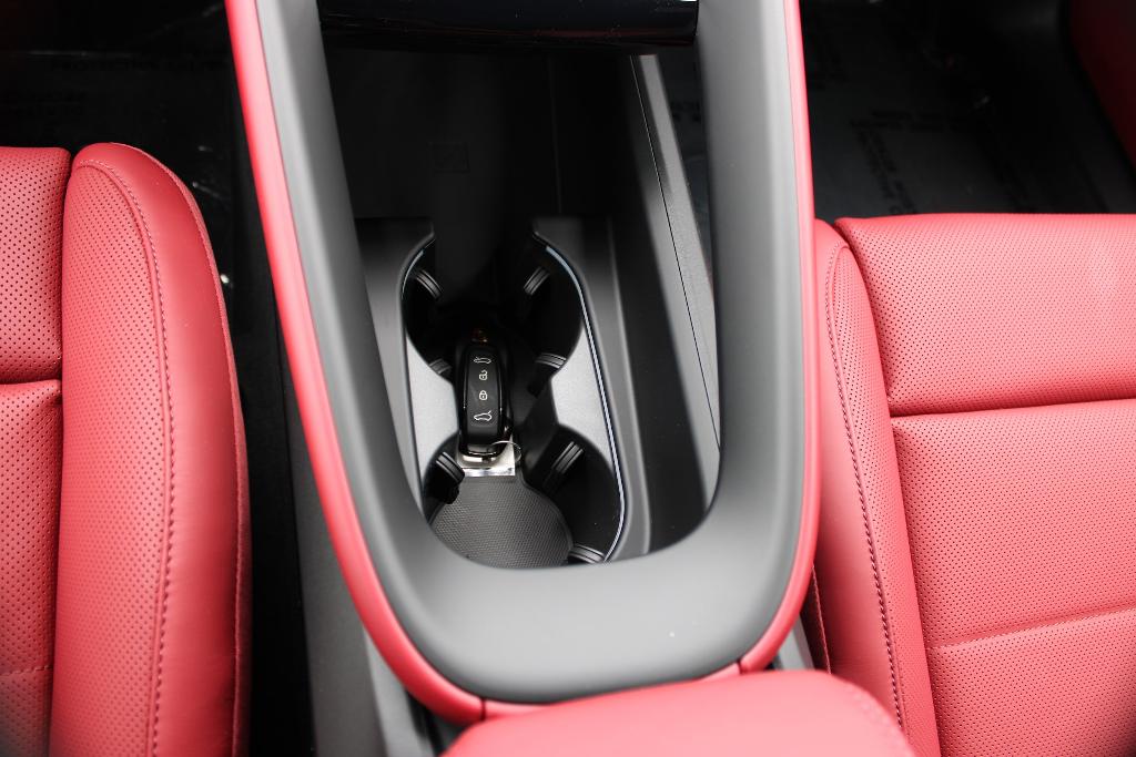 2026 Porsche MACAN GTS — миниатюра 26