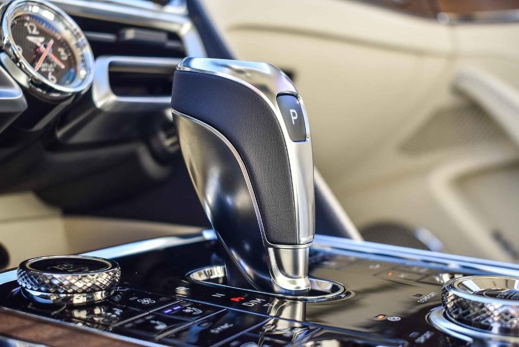 2026 Bentley FLYING SPUR — миниатюра 23