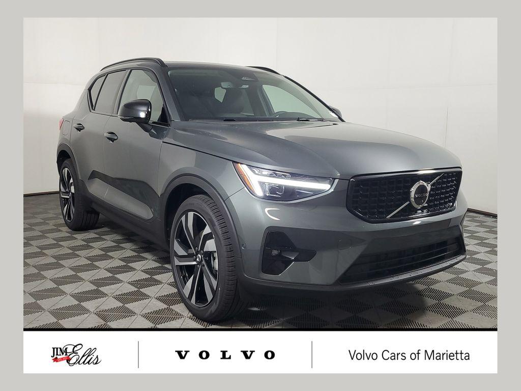 New 2026 Volvo XC40 Plus, B5 AWD Gas (mild hybrid), Dark