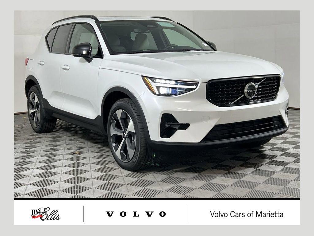 New 2026 Volvo XC40 Plus, B5 AWD Gas (mild hybrid), Dark