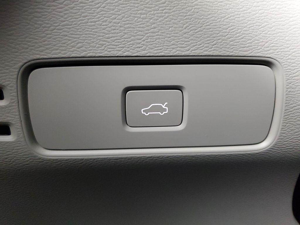صورة مصغرة 33 لـ 2025 Volvo XC40 B5 PLUS BRIGHT THEME