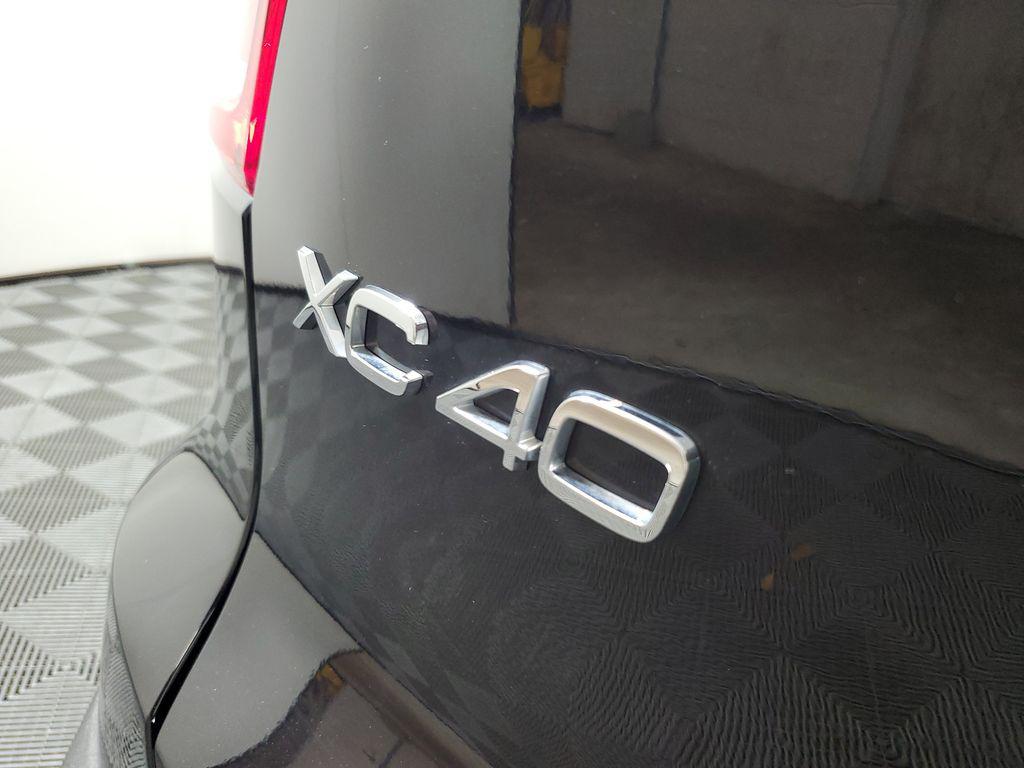 2025 Volvo XC40 B5 PLUS BRIGHT THEME — фото 7