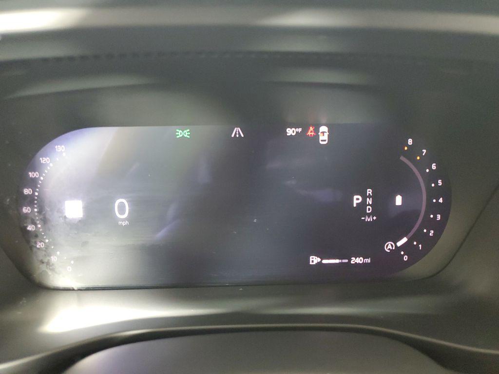 صورة مصغرة 25 لـ 2025 Volvo XC40 B5 PLUS BRIGHT THEME