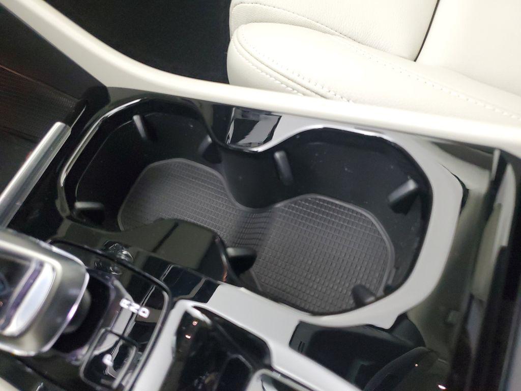 صورة مصغرة 29 لـ 2025 Volvo XC40 B5 PLUS BRIGHT THEME