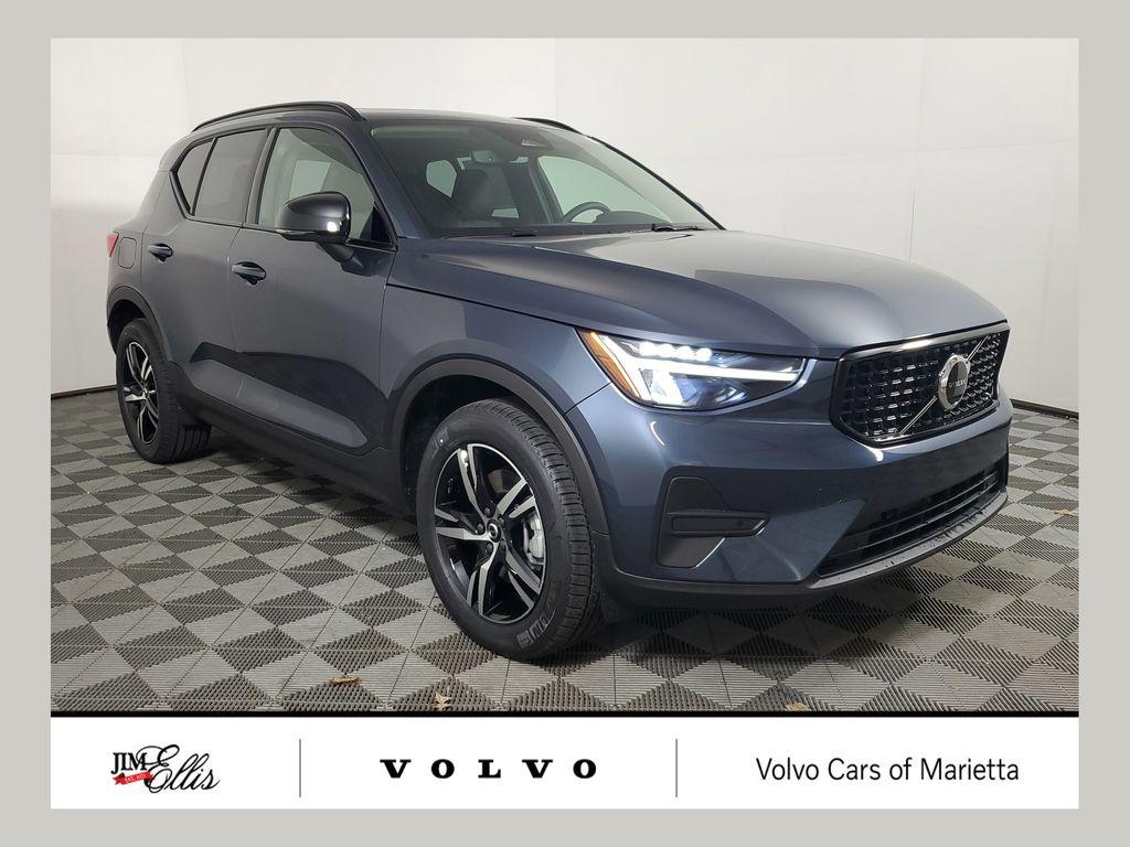 New 2026 Volvo XC40 Core, B5 AWD Gas (mild hybrid), Dark
