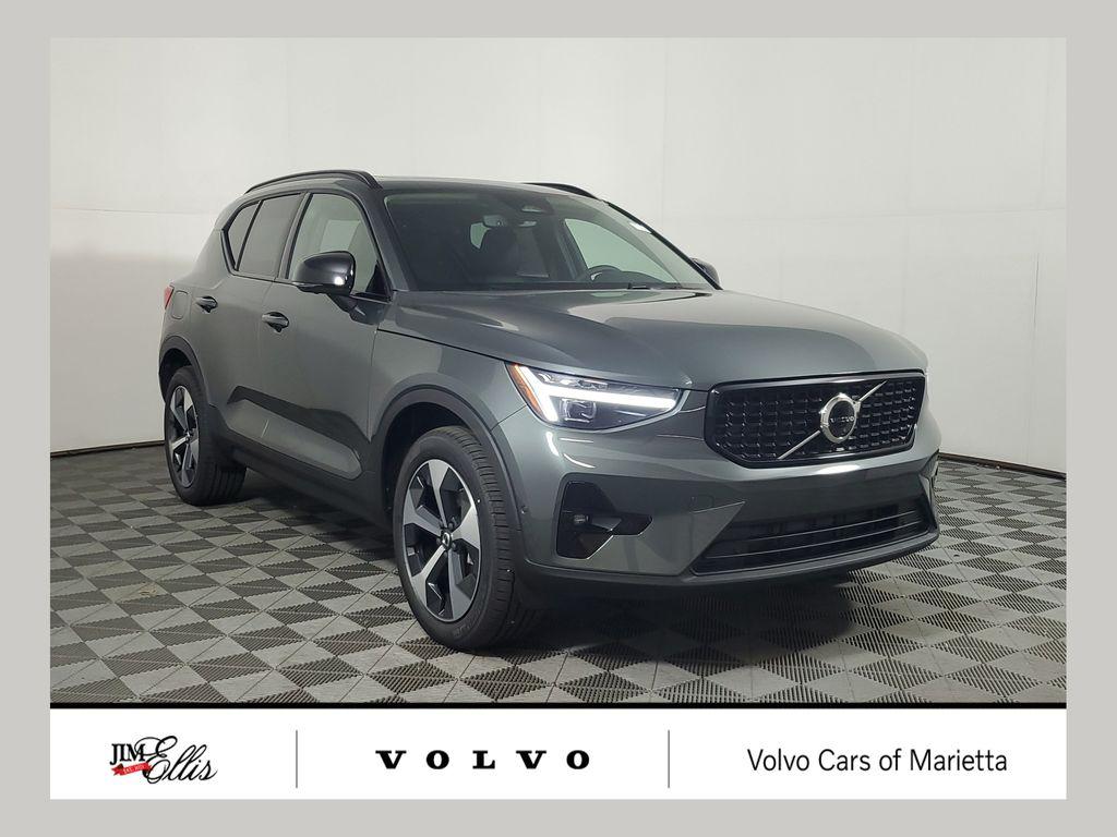 New 2026 Volvo XC40 Plus, B4 FWD Gas (mild hybrid), Dark