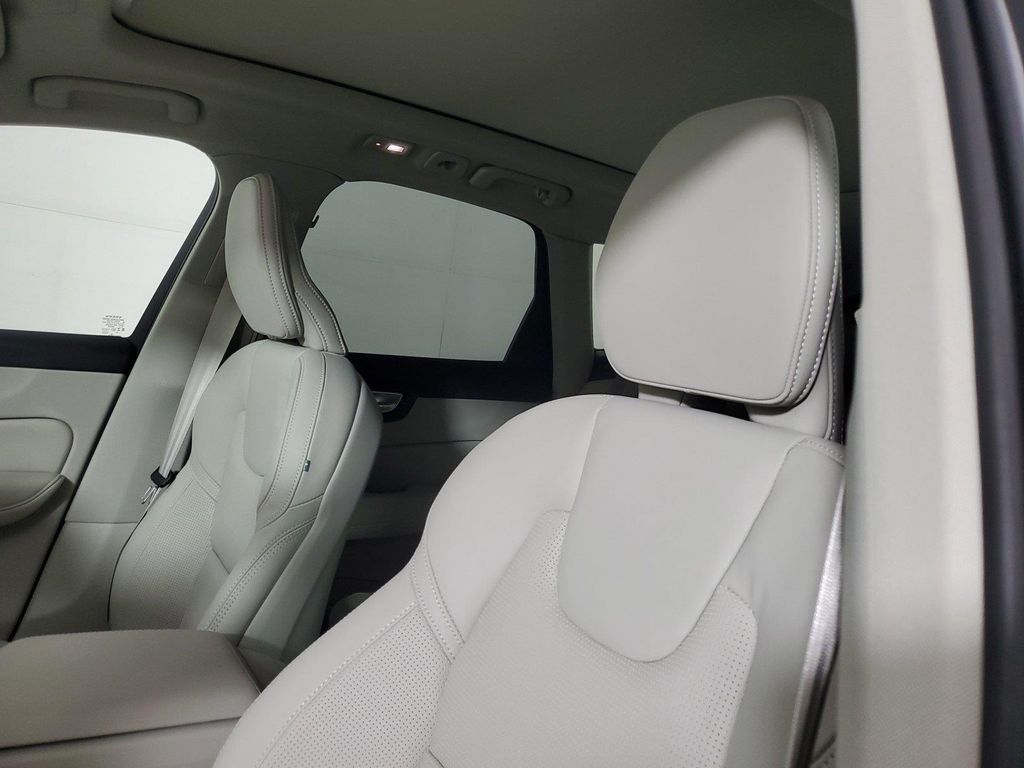 صورة مصغرة 23 لـ 2027 Volvo XC60 PLUG-IN HYBRID ULTRA