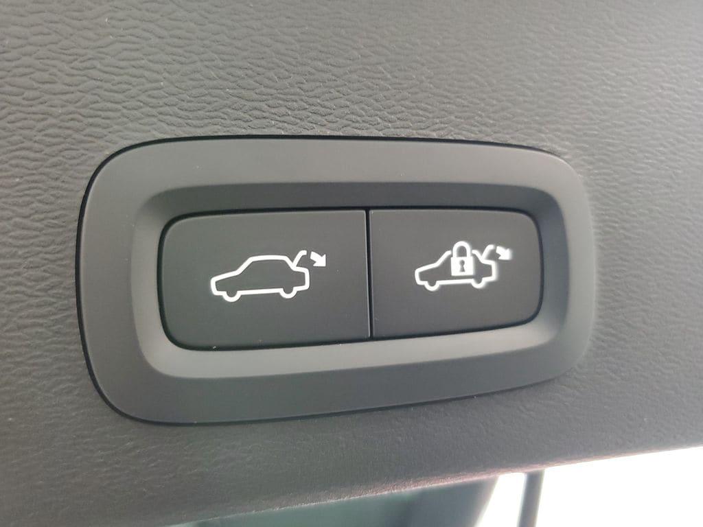 2026 Volvo XC40 PLUS, B5 AWD GAS (MILD HYBRID), DARK — фото 10