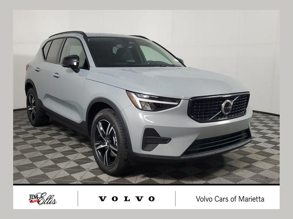 New 2026 Volvo XC40 Core, B5 AWD Gas (mild hybrid), Dark