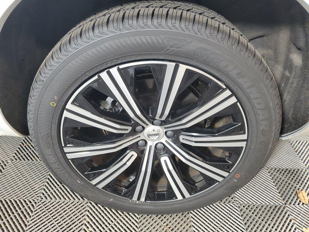 2024 Volvo XC90 B6 PLUS BRIGHT THEME 7-SEATER thumbnail 13