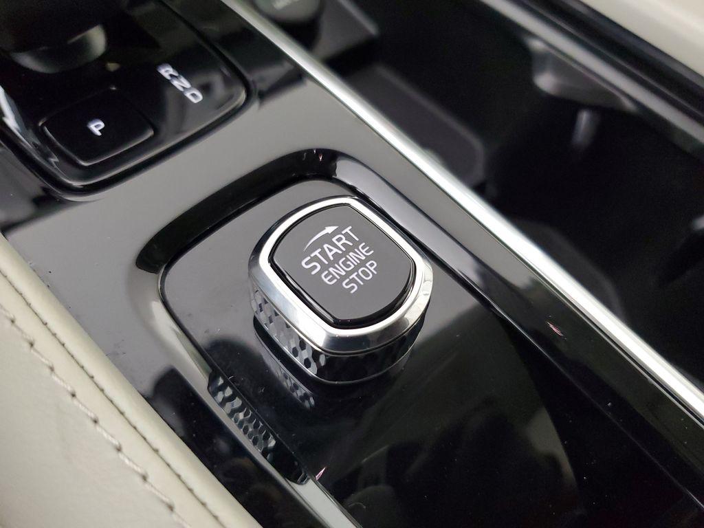 2024 Volvo XC90 B6 PLUS BRIGHT THEME 7-SEATER thumbnail 35