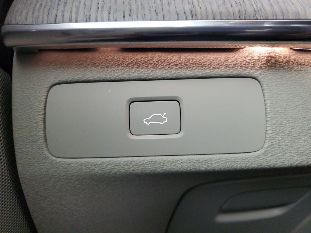 2024 Volvo XC90 B6 PLUS BRIGHT THEME 7-SEATER thumbnail 37