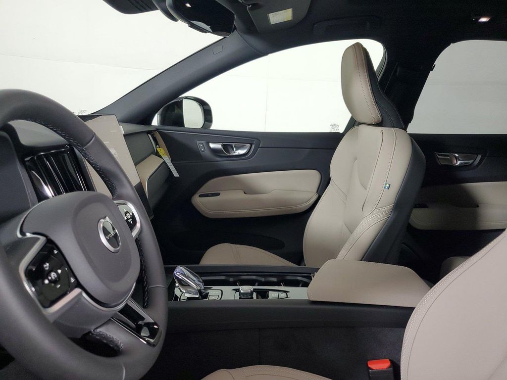 2026 Volvo XC60 B5 PLUS — миниатюра 22