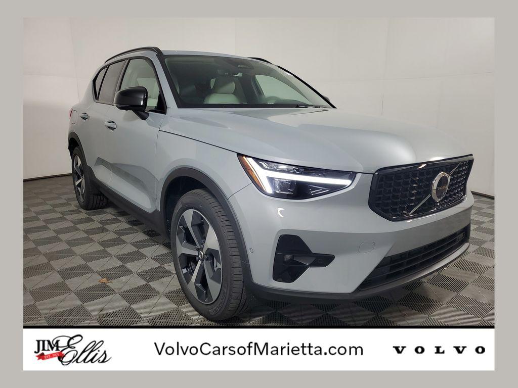 New 2026 Volvo XC40 Plus, B5 AWD Gas (mild hybrid), Dark