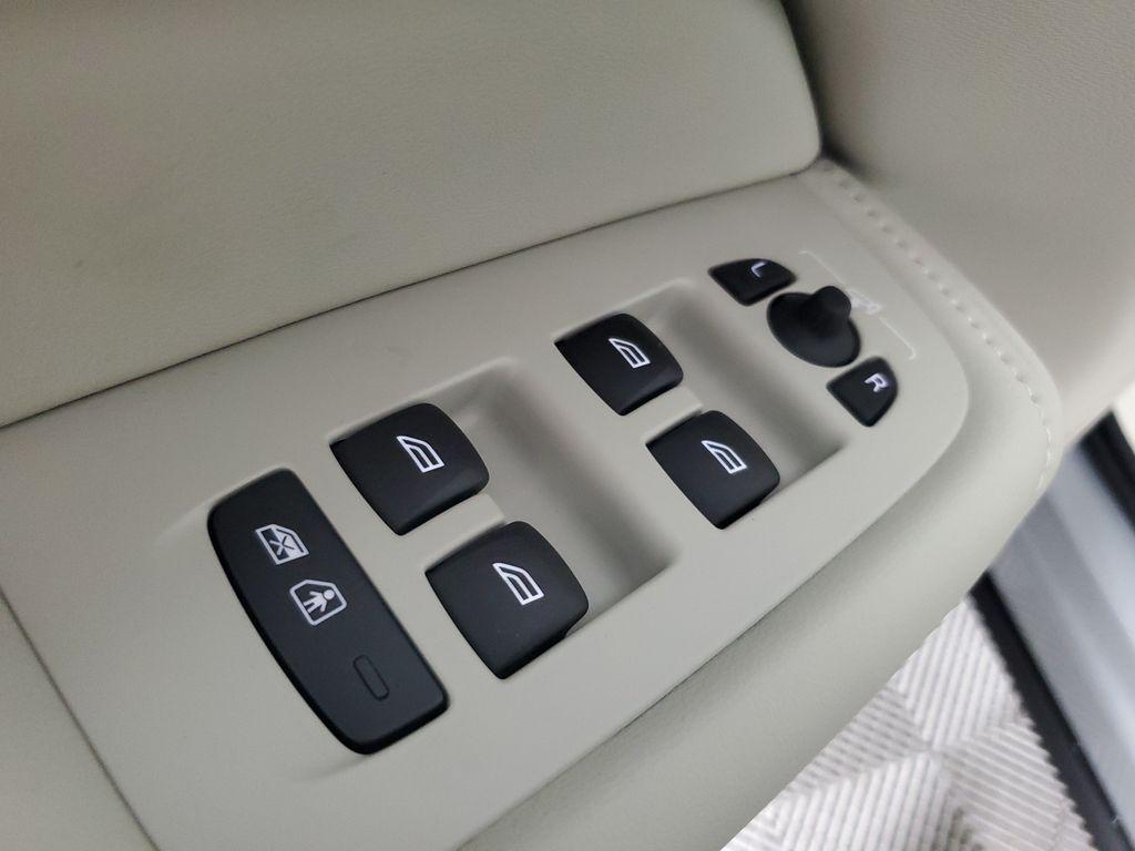 2026 Volvo XC60 B5 ULTRA — миниатюра 20