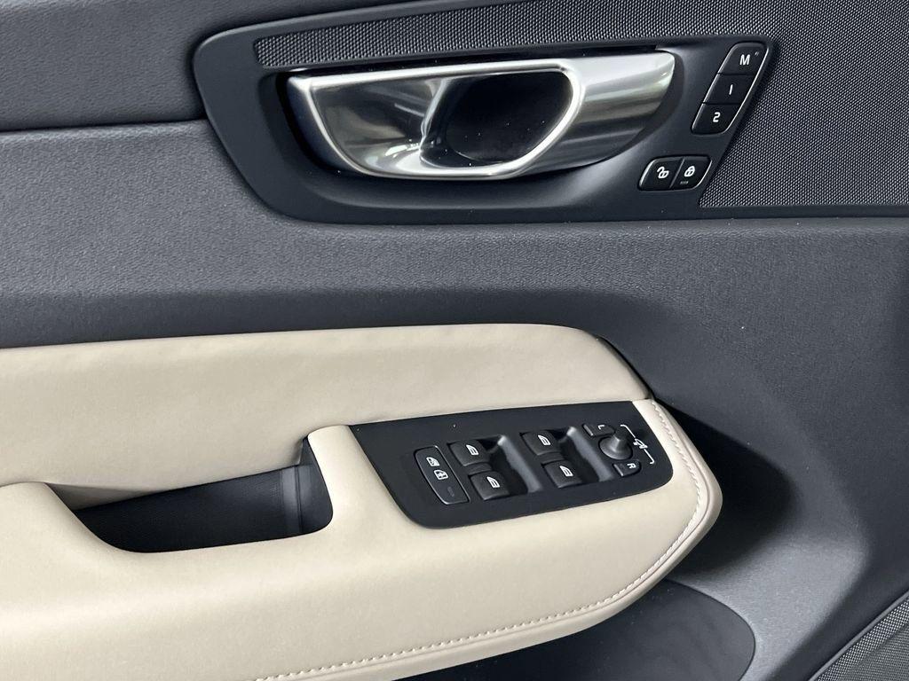2026 Volvo XC60 B5 PLUS 缩略图 12