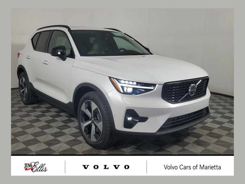 New 2026 Volvo XC40 Plus, B5 AWD Gas (mild hybrid), Dark
