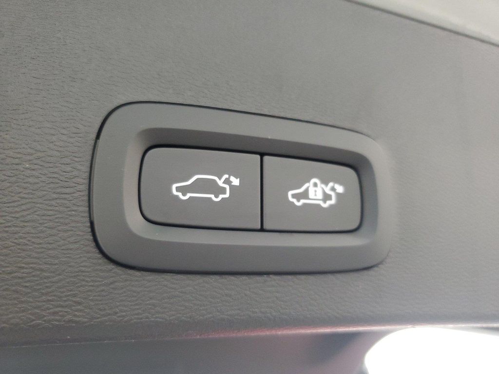 2026 Volvo XC40 CORE, B5 AWD GAS (MILD HYBRID), DARK 缩略图 10