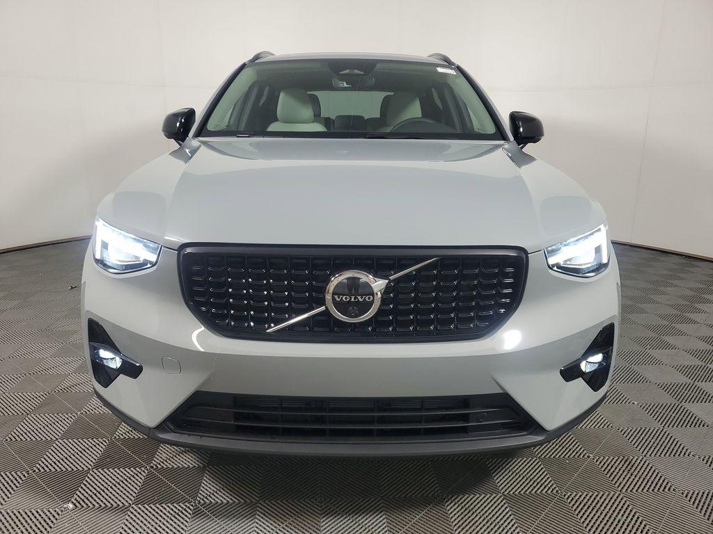 2026 Volvo XC40 PLUS, B5 AWD GAS (MILD HYBRID), DARK — фото 2