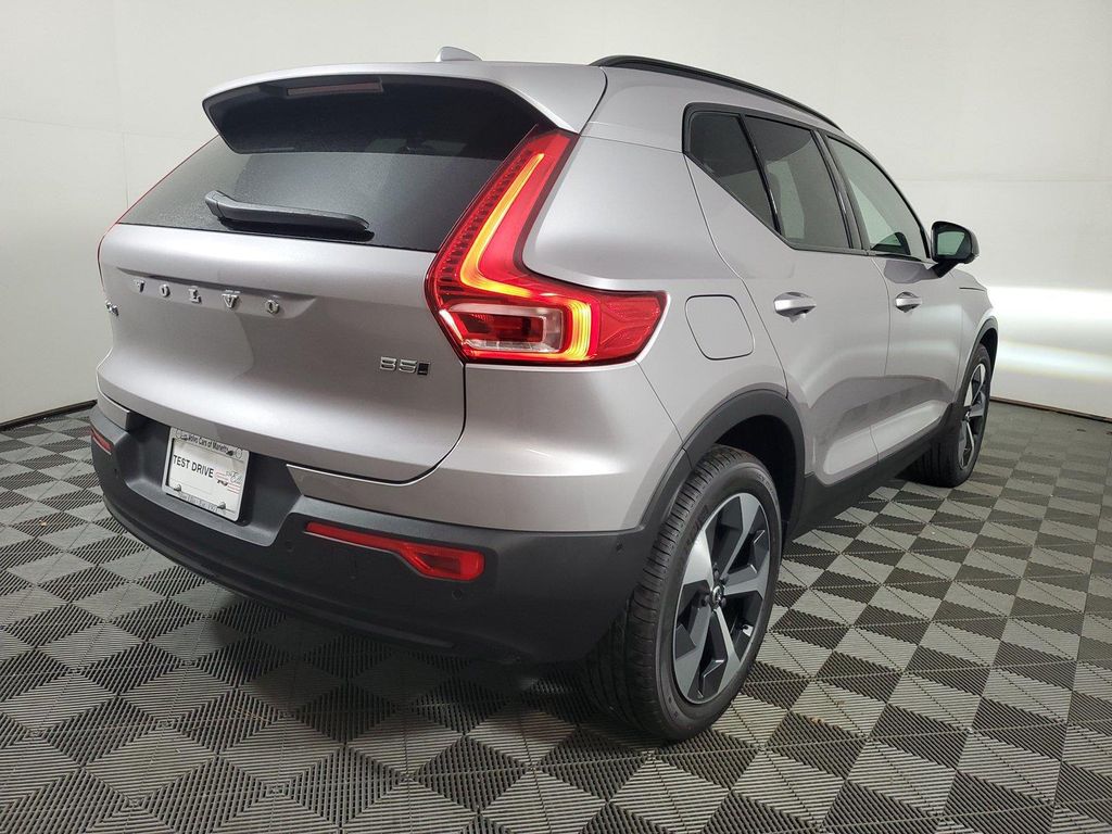 2026 Volvo XC40 PLUS, B5 AWD GAS (MILD HYBRID), DARK — фото 6