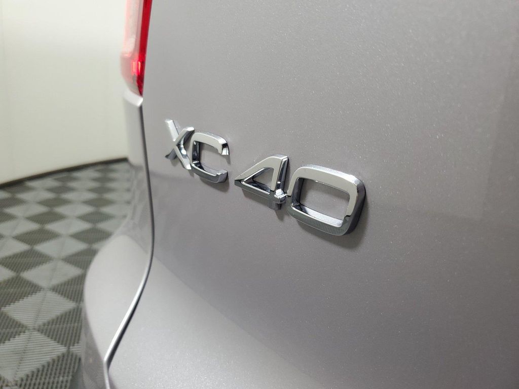 2026 Volvo XC40 PLUS, B5 AWD GAS (MILD HYBRID), DARK — фото 8