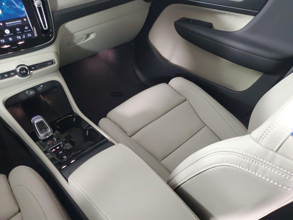 2026 Volvo XC40 PLUS, B5 AWD GAS (MILD HYBRID), DARK 缩略图 17
