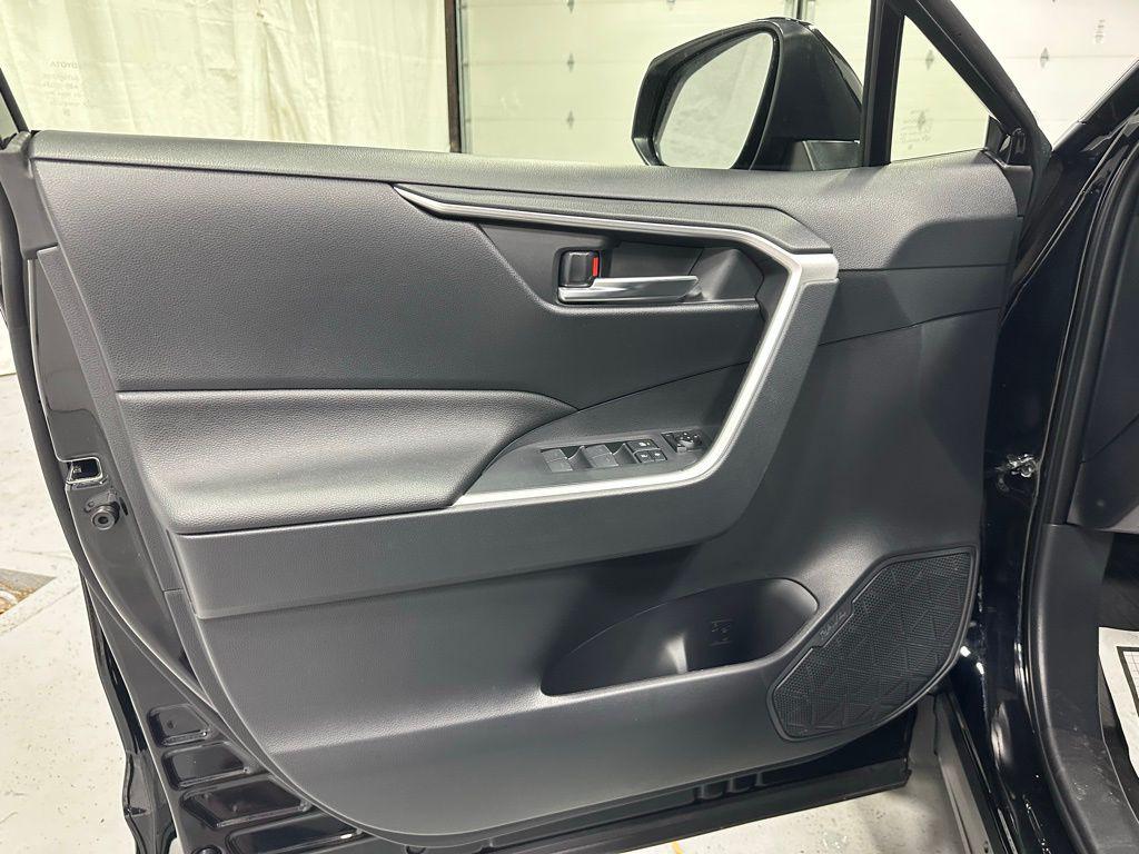 TOYOTA RAV4 - 8