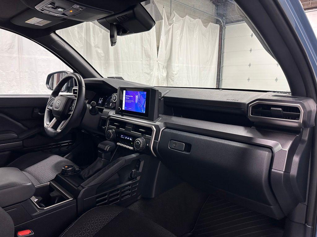 2025 Toyota 4RUNNER SR5 thumbnail 58