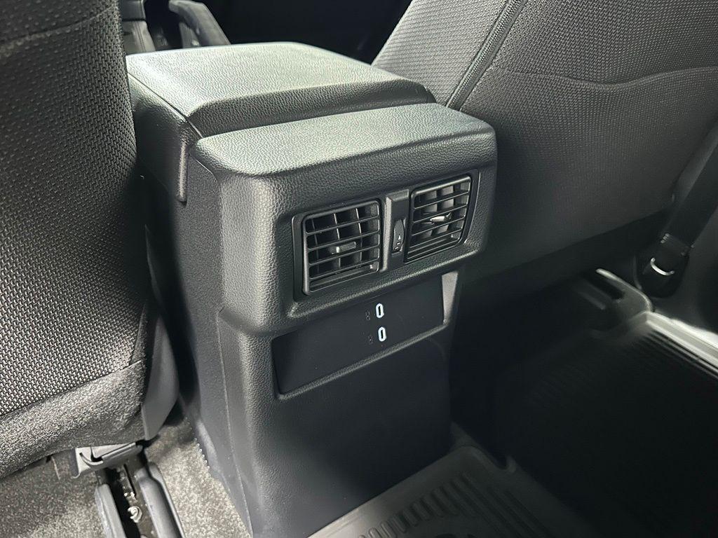 2025 Toyota 4RUNNER SR5 thumbnail 45