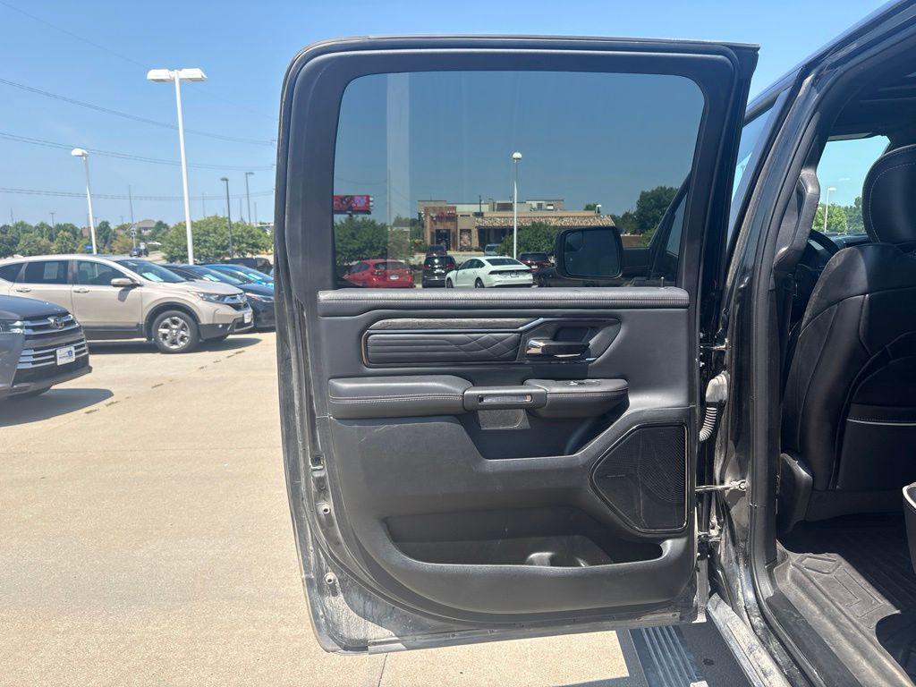 2025 RAM 1500 LIMITED thumbnail 40