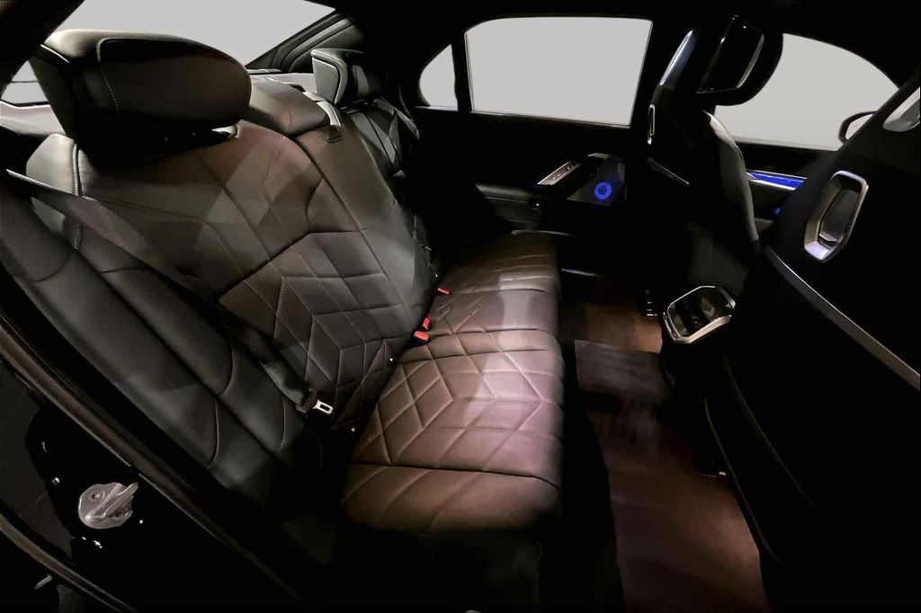 2023 BMW I7 XDRIVE60 — миниатюра 19
