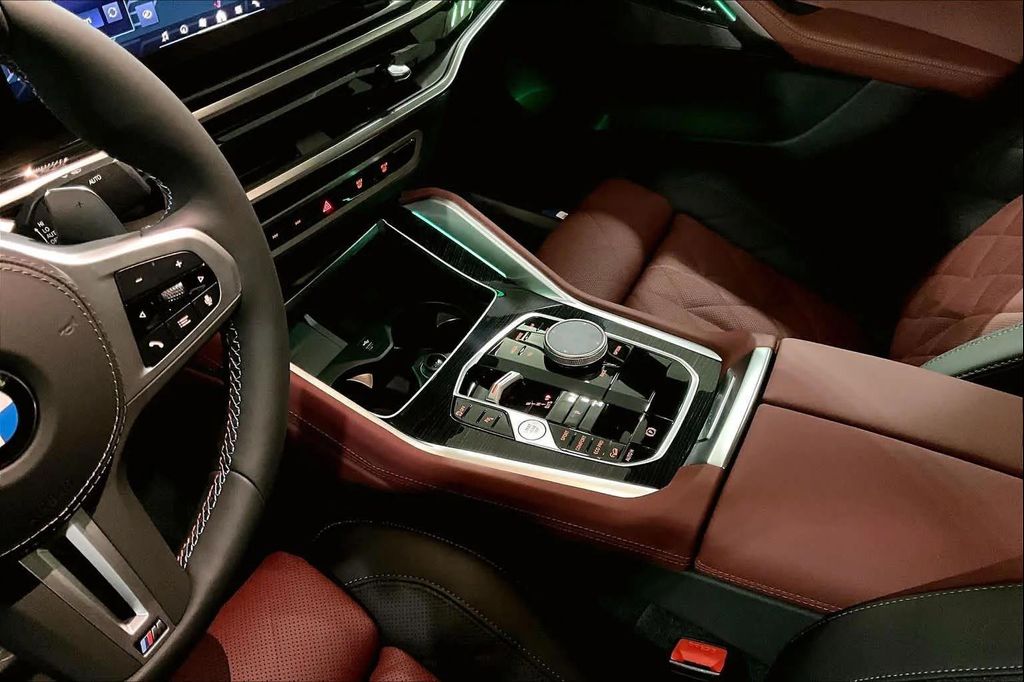 صورة 10 لـ 2026 BMW X6 M60I