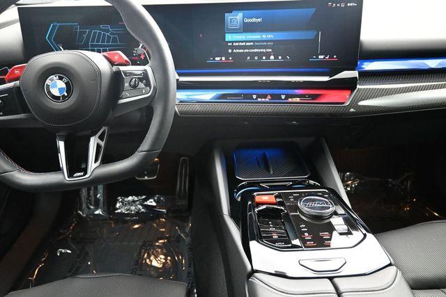 صورة 15 لـ 2026 BMW M5 BASE