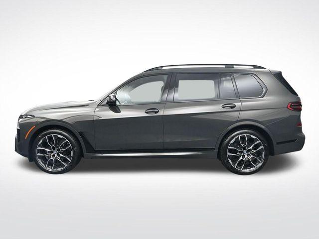 صورة 8 لـ 2027 BMW X7 M60I