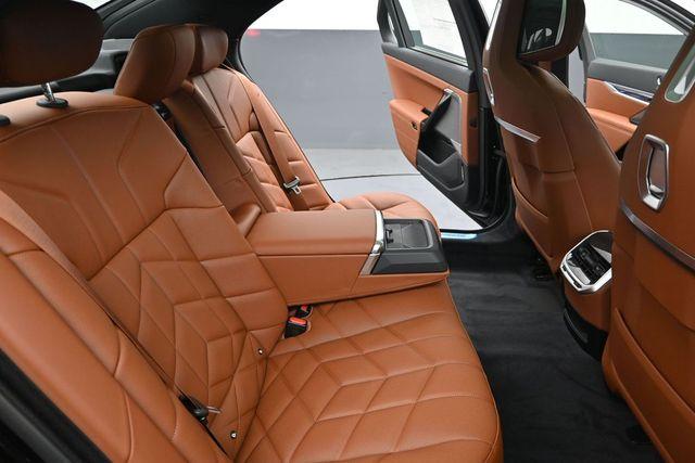 2026 BMW 740 I thumbnail 26