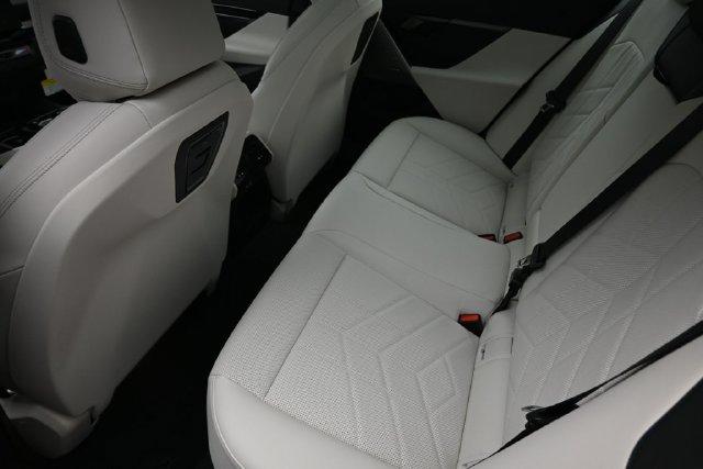 2027 BMW 550E 550E XDRIVE 缩略图 22