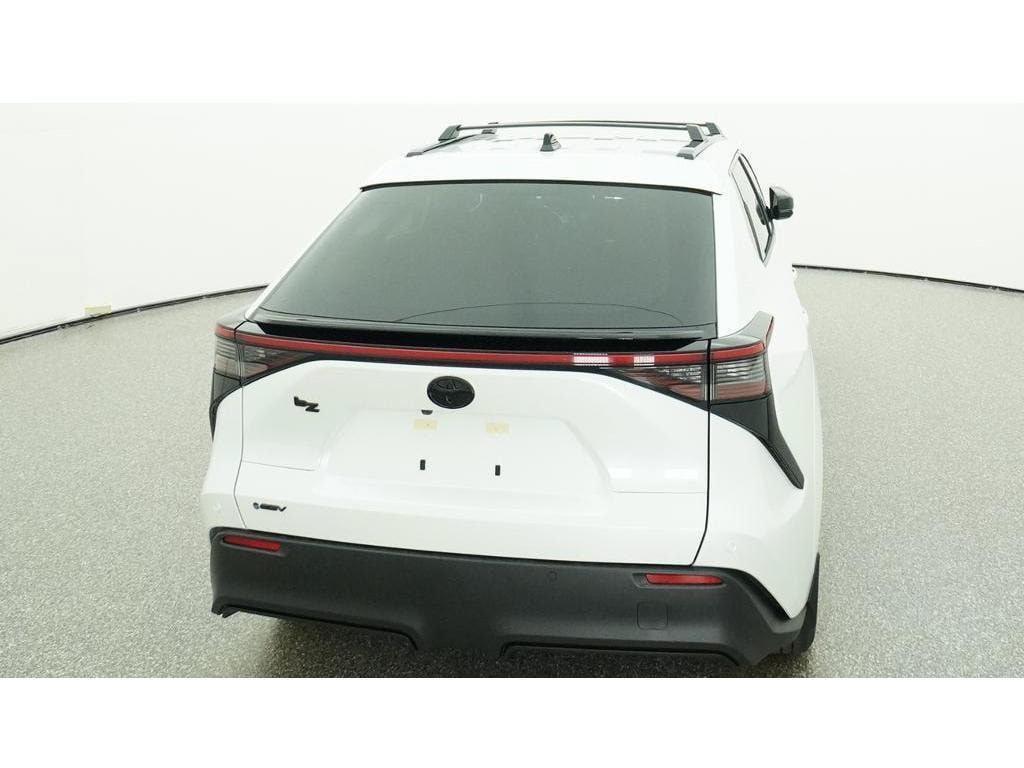 2026 Toyota BZ XLE PLUS — фото 7