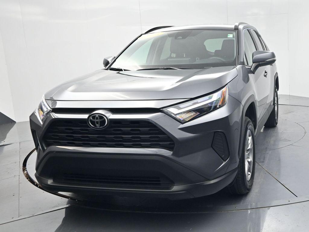 2025 Toyota RAV4 XLE — фото 3