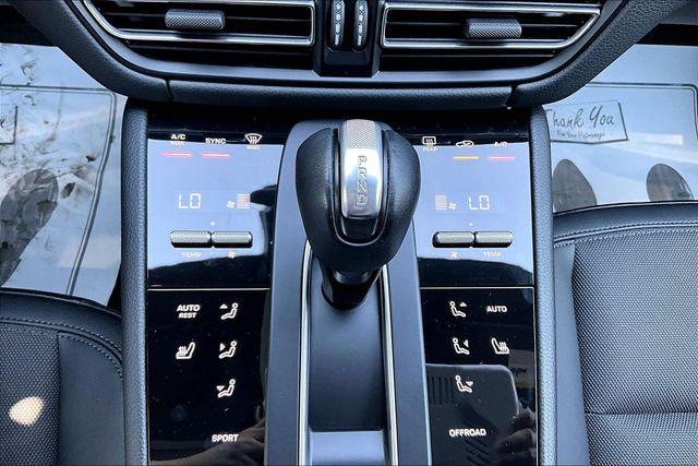 2024 Porsche MACAN thumbnail 18