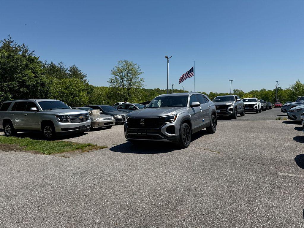 New 2026 Volkswagen Atlas Cross Sport 2.0T SE w/Technology 4MOTION