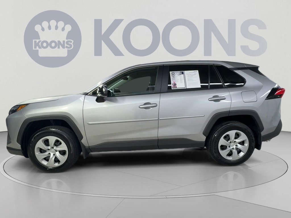 صورة 5 لـ 2025 Toyota RAV4 LE