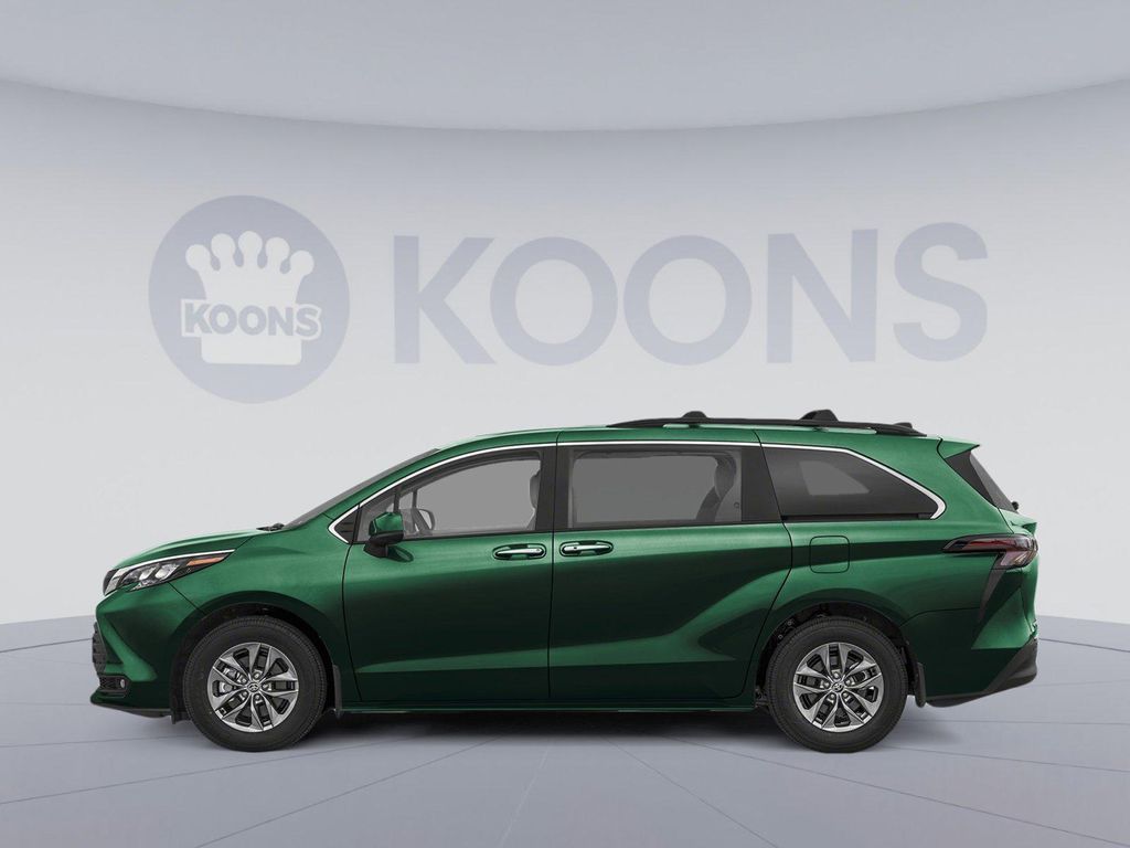 2026 TOYOTA SIENNA XLE photo 3