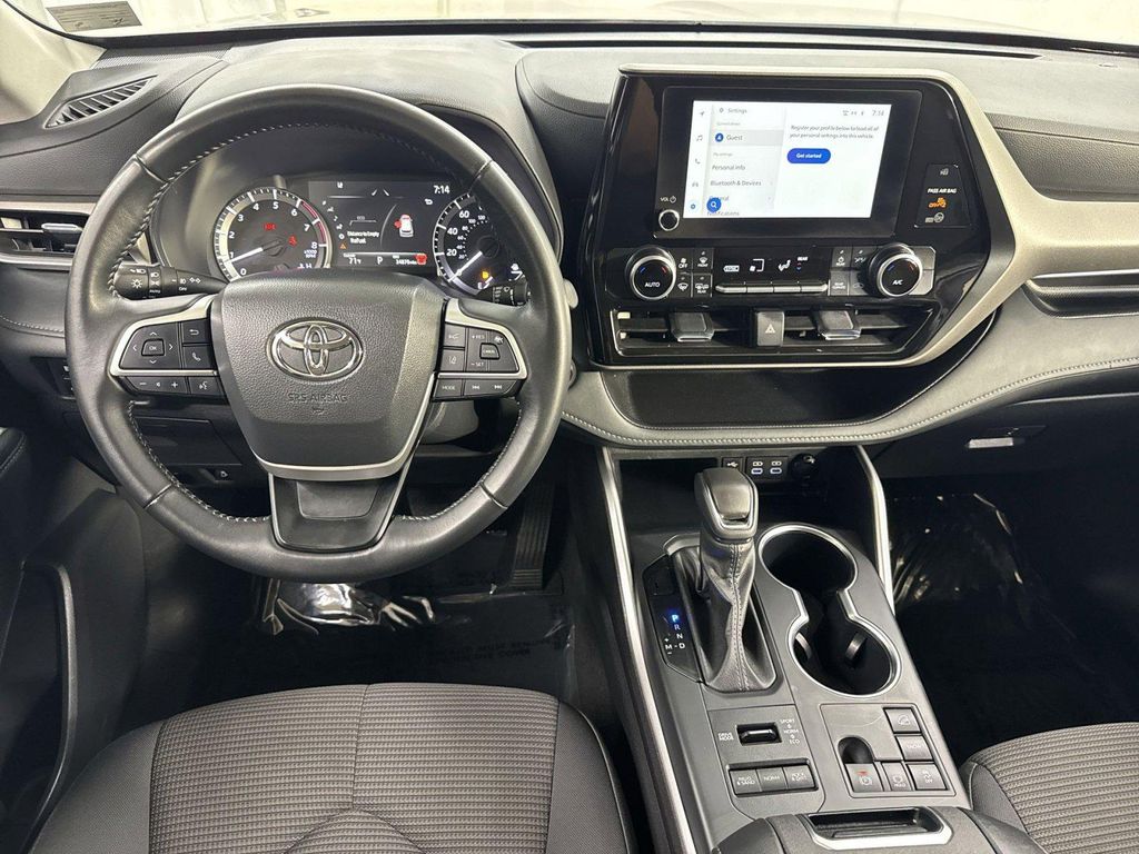 صورة مصغرة 32 لـ 2025 Toyota HIGHLANDER LE