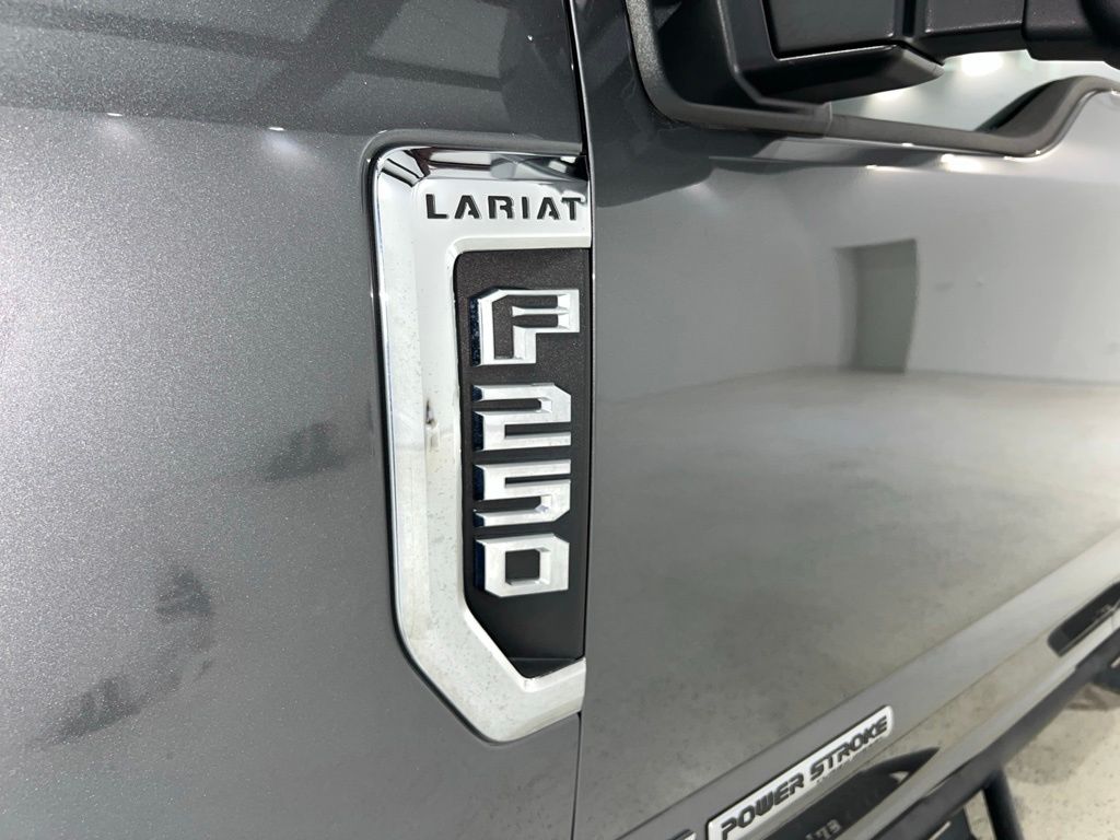 2022 FORD F-250 LARIAT — миниатюра 29