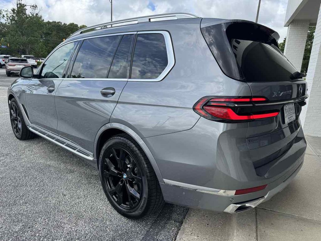 صورة 8 لـ 2025 BMW X7 XDRIVE40I