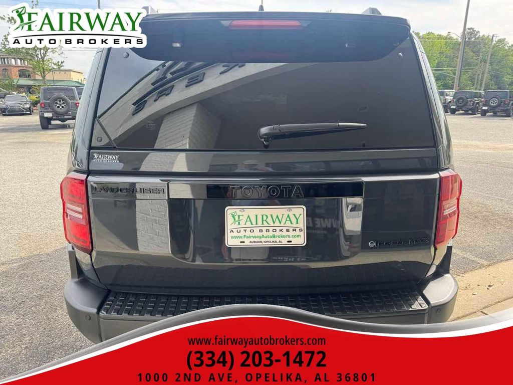 TOYOTA LAND CRUISER - 7